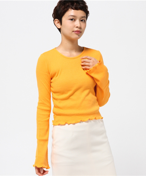 SLY（スライ）の「CROPPED FLARE SLEEVE TOPS（Tシャツ/カットソー・レディース・イエロー/ホワイト/ブラック・1/2）」の3枚目の写真