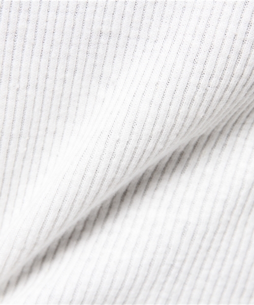 SLY（スライ）の「CROPPED FLARE SLEEVE TOPS（Tシャツ/カットソー・レディース・イエロー/ホワイト/ブラック・1/2）」の5枚目の写真