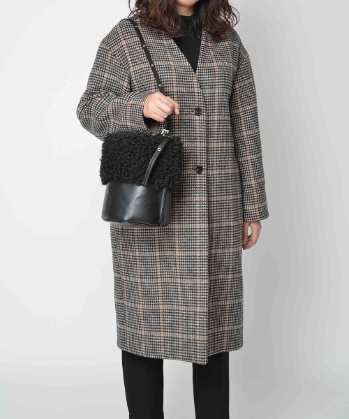 SOLPRESA（ソルプレーサ）の「ファーバケットバッグ（ショルダーバッグ・レディース・ベージュ/ピンク/ブラック・ONE SIZE）」の2枚目の写真