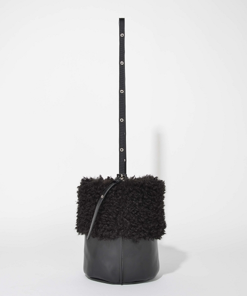 SOLPRESA（ソルプレーサ）の「ファーバケットバッグ（ショルダーバッグ・レディース・ベージュ/ピンク/ブラック・ONE SIZE）」の9枚目の写真