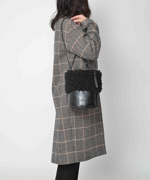 SOLPRESA（ソルプレーサ）の「ファーバケットバッグ（ショルダーバッグ・レディース・ベージュ/ピンク/ブラック・ONE SIZE）」の4枚目の写真