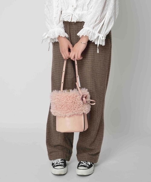 SOLPRESA（ソルプレーサ）の「ファーバケットバッグ（ショルダーバッグ・レディース・ベージュ/ピンク/ブラック・ONE SIZE）」の7枚目の写真