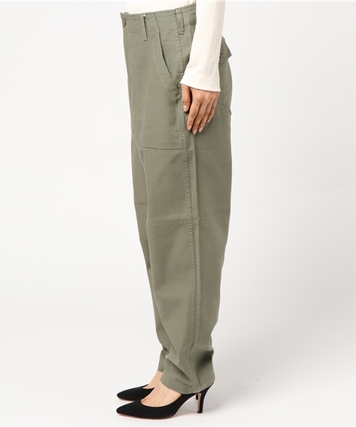 earth music&ecology（アースミュージックアンドエコロジー）の「・ベイカーパンツ（その他パンツ・レディース・カーキ/ベージュ・S/M/L）」の4枚目の写真