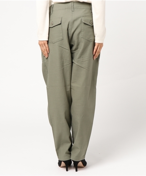 earth music&ecology（アースミュージックアンドエコロジー）の「・ベイカーパンツ（その他パンツ・レディース・カーキ/ベージュ・S/M/L）」の6枚目の写真