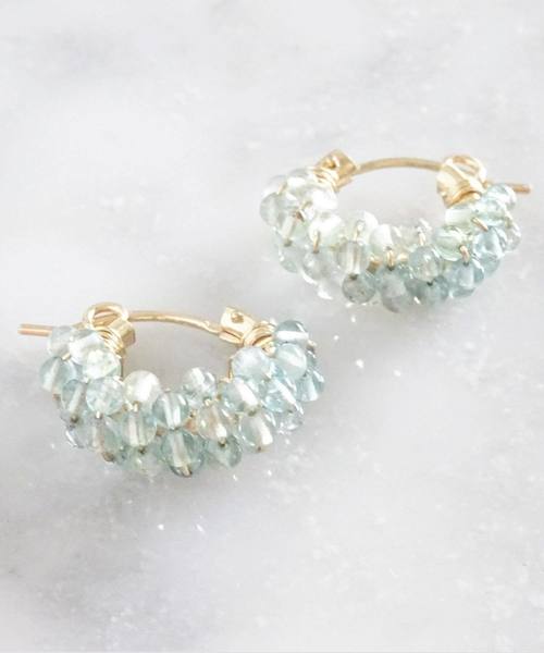 tone(トーン)の「【marinaJEWELRY】14kgf/Apatite pave pierced earring(ピアス(両耳用)・レディース・ブルー・FREE)」の3枚目の写真