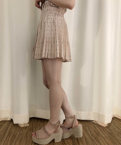one after another NICE CLAUP(ワンアフターアナザーナイスクラップ)の「ドットのプリーツスカパン(スカート・レディース・ブラック/ベージュ/オフホワイト・FREE)」の5枚目の写真