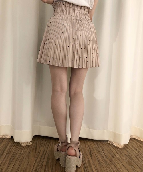 one after another NICE CLAUP(ワンアフターアナザーナイスクラップ)の「ドットのプリーツスカパン(スカート・レディース・ブラック/ベージュ/オフホワイト・FREE)」の6枚目の写真