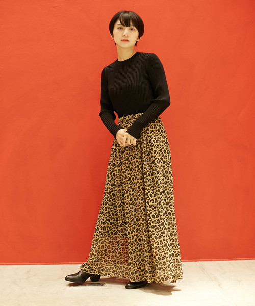 And A（アンドエー）の「And A レオパード柄 タック＆フレアロングスカート（スカート・レディース・ベージュ・SMALL/MEDIUM）」の5枚目の写真