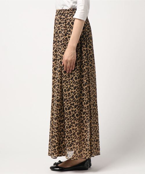 And A（アンドエー）の「And A レオパード柄 タック＆フレアロングスカート（スカート・レディース・ベージュ・SMALL/MEDIUM）」の2枚目の写真