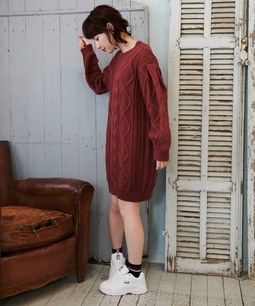 OLIVE des OLIVE(オリーブデオリーブ)の「【ケーブル柄シリーズ】ケーブルニットワンピース(ワンピース・レディース・ベージュ/ピンク系その他/キナリ・FREE)」の6枚目の写真