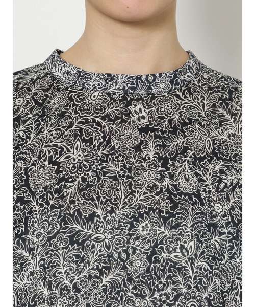 Ungrid（アングリッド）の「オープンショルダーフラワープリントワンピース（ワンピース・レディース・オフホワイト/ネイビー・FREE）」の8枚目の写真