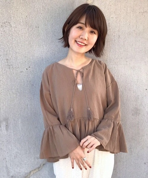 flower(フラワー)の「カームフレアトップ(シャツ/ブラウス・レディース・ブラウン/ブルー・FREE)」の2枚目の写真