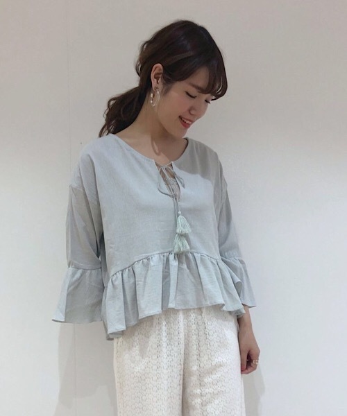 flower(フラワー)の「カームフレアトップ(シャツ/ブラウス・レディース・ブラウン/ブルー・FREE)」の1枚目の写真