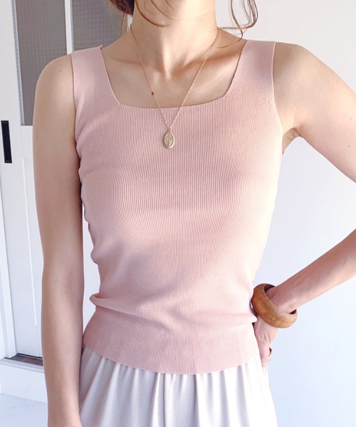 CLEA（クレア）の「スクエアネックニットリブタンクトップ（タンクトップ・レディース・ホワイト/ブラック/ベージュ/ピンクベージュ/アイボリー/サックスブルー/ブラウン・FREE）」の7枚目の写真