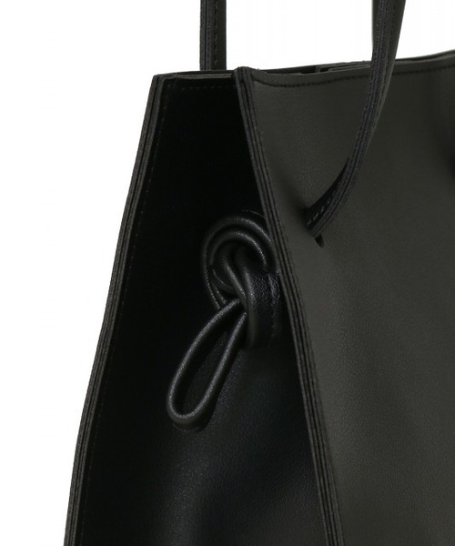 CLANE（クラネ）の「予約【WEB限定】TRAPEZOID HAND BAG（ハンドバッグ・レディース・ブラック・FREE）」の2枚目の写真