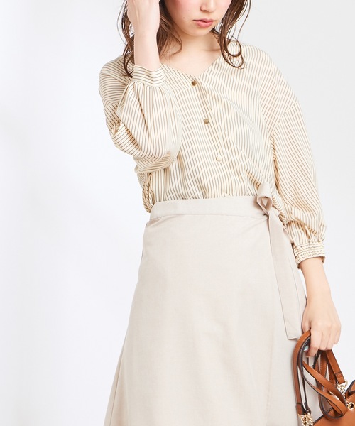 natural couture（ナチュラルクチュール）の「プチプラ金釦ブラウス（シャツ/ブラウス・レディース・ブラック/ベージュ/ネイビー/オフホワイト/サックスブルー/アイボリー/キャメル・FREE）」の7枚目の写真