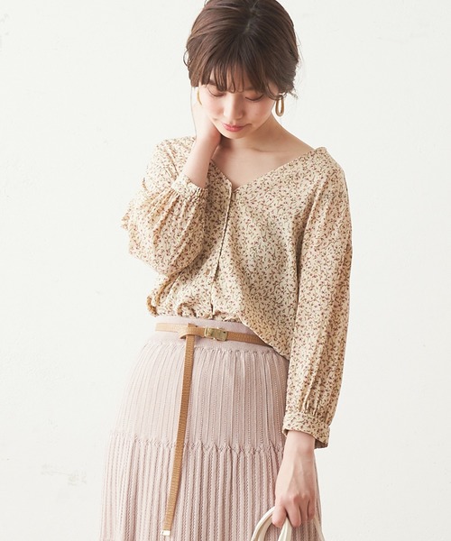 natural couture（ナチュラルクチュール）の「プチプラ金釦ブラウス（シャツ/ブラウス・レディース・ブラック/ベージュ/ネイビー/オフホワイト/サックスブルー/アイボリー/キャメル・FREE）」の2枚目の写真