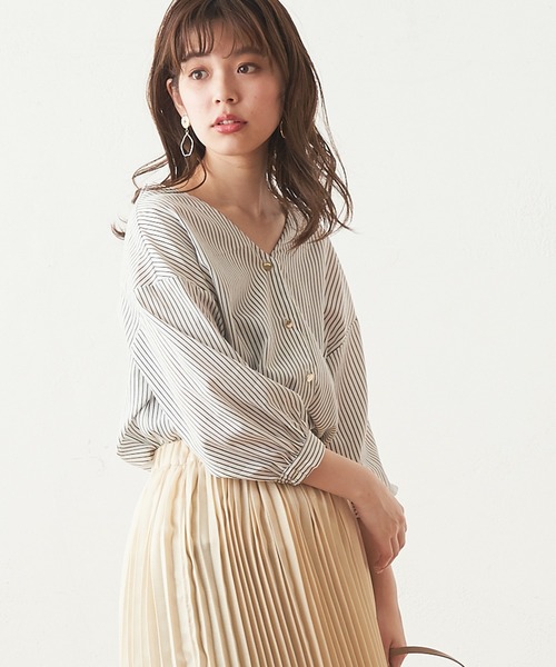 natural couture（ナチュラルクチュール）の「プチプラ金釦ブラウス（シャツ/ブラウス・レディース・ブラック/ベージュ/ネイビー/オフホワイト/サックスブルー/アイボリー/キャメル・FREE）」の17枚目の写真