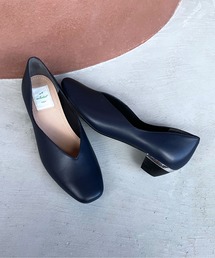 本革Vカットスクエアパンプス