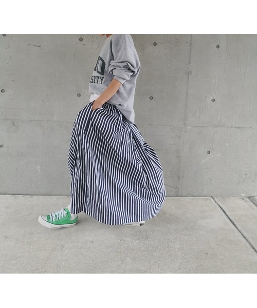 ulu(ウル)の「Striped flare longskirt(スカート・レディース・ネイビー/グリーン・FREE)」の4枚目の写真