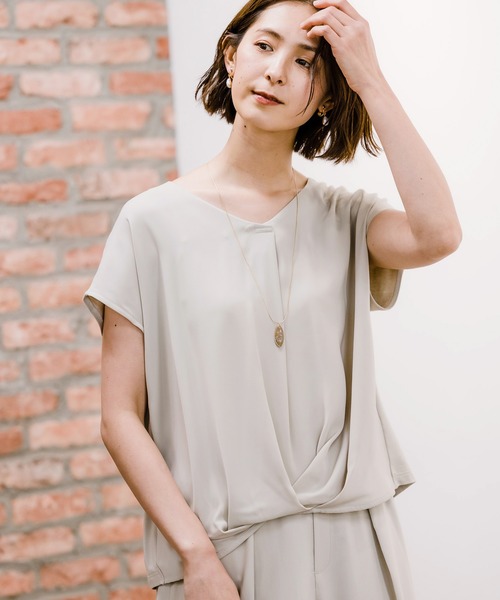 LEPSIM（レプシィム）の「スソドレープSS　874186（Tシャツ/カットソー・レディース・ネイビー/オフホワイト/グレイッシュベージュ・MEDIUM/LARGE）」の2枚目の写真