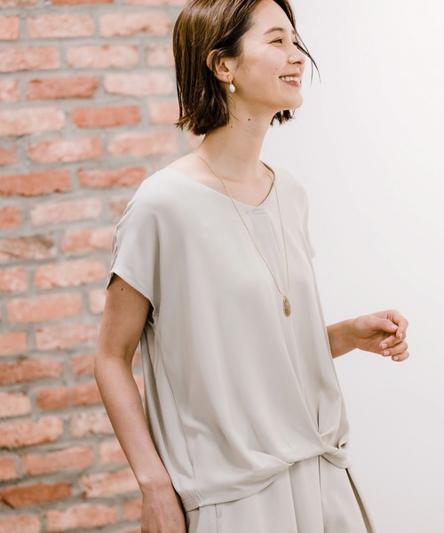 LEPSIM（レプシィム）の「スソドレープSS　874186（Tシャツ/カットソー・レディース・ネイビー/オフホワイト/グレイッシュベージュ・MEDIUM/LARGE）」の6枚目の写真