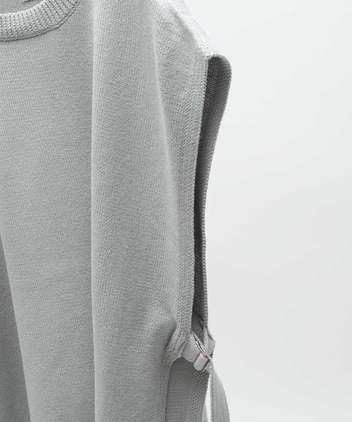 NILWAY(ニルウェイ)の「コットン畦編みサイドベルトスリットニットベスト(ベスト・メンズ・グレイッシュベージュ/ブラック/ブラウン/グレー/チャコール/ベージュ系/ネイビー/ダークグリーン・MEDIUM/LARGE/X-LARGE)」の9枚目の写真