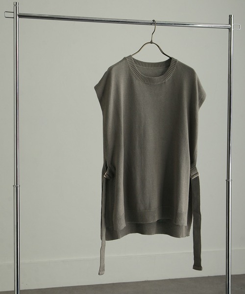 NILWAY(ニルウェイ)の「コットン畦編みサイドベルトスリットニットベスト(ベスト・メンズ・グレイッシュベージュ/ブラック/ブラウン/グレー/チャコール/ベージュ系/ネイビー/ダークグリーン・MEDIUM/LARGE/X-LARGE)」の20枚目の写真