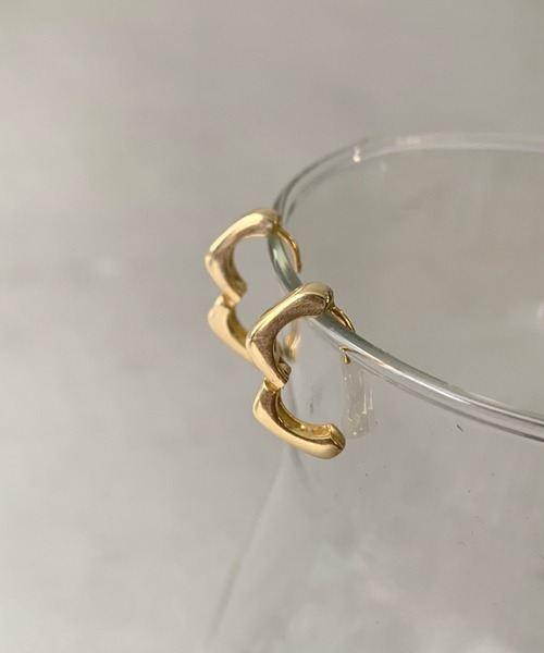 PT（ピーティ）の「Pt(ピーティー) プチスクエアピアス（ピアス（両耳用）・レディース・シルバー/ゴールド・ONE SIZE）」の5枚目の写真