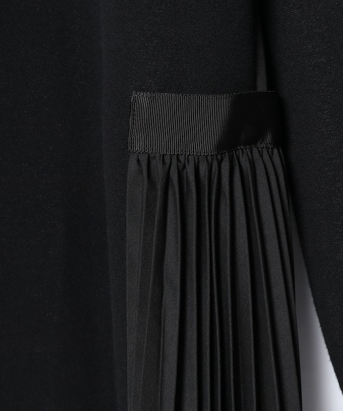 Sacai(サカイ)の「SACAI / ニットコンビプリーツワンピース(ワンピース・レディース・アイボリー/ブラック・1)」の5枚目の写真