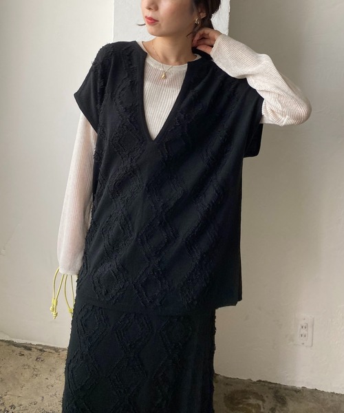 CAPRICIEUX LE'MAGE（カプリシューレマージュ）の「ダイヤフリンジベスト（ニット/セーター・レディース・ブラック/ライトベージュ・FREE）」の3枚目の写真