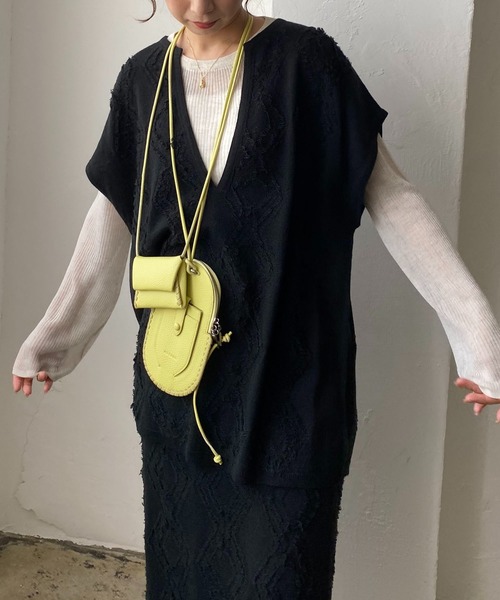 CAPRICIEUX LE'MAGE（カプリシューレマージュ）の「ダイヤフリンジベスト（ニット/セーター・レディース・ブラック/ライトベージュ・FREE）」の4枚目の写真