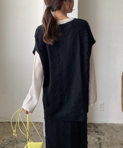 CAPRICIEUX LE'MAGE（カプリシューレマージュ）の「ダイヤフリンジベスト（ニット/セーター・レディース・ブラック/ライトベージュ・FREE）」の6枚目の写真