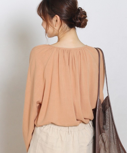 Crisp yours(クリスプユアーズ)の「リボンスモックブラウス(シャツ/ブラウス・レディース・ブラック/サーモンピンク・FREE)」の6枚目の写真