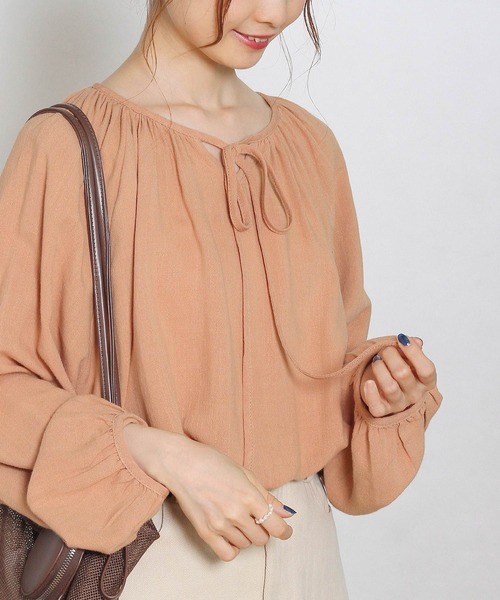 Crisp yours(クリスプユアーズ)の「リボンスモックブラウス(シャツ/ブラウス・レディース・ブラック/サーモンピンク・FREE)」の7枚目の写真