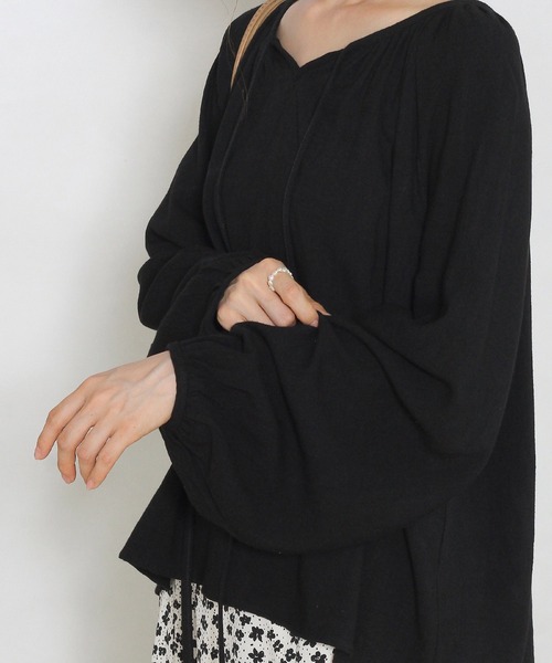 Crisp yours(クリスプユアーズ)の「リボンスモックブラウス(シャツ/ブラウス・レディース・ブラック/サーモンピンク・FREE)」の12枚目の写真