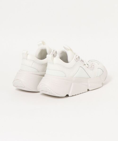 UGG（アグ）の「【UGG】CALLE LACE（スニーカー・レディース・ホワイト・23cm/23.5cm/24cm/24.5cm）」の2枚目の写真