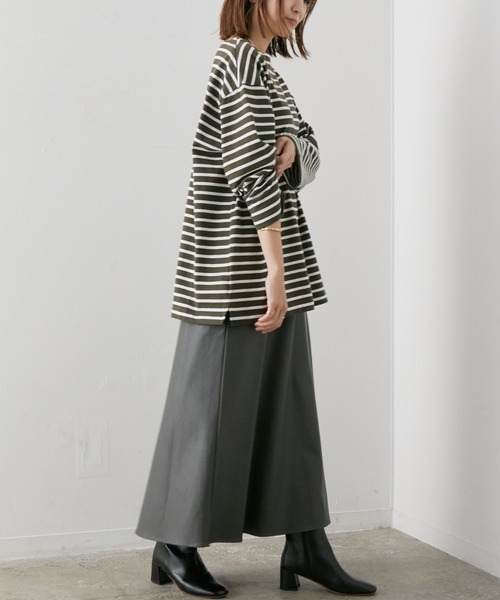 SALON adam et rope'（サロン アダム エ ロペ）の「<春まで使える>【WEB限定】オーバーシルエットボーダーTee（Tシャツ/カットソー・レディース・ベージュ/カーキ/ブラック系その他・FREE）」の9枚目の写真