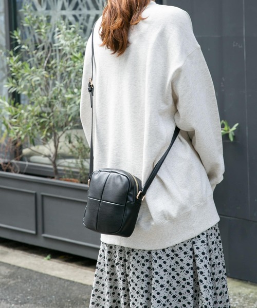 RODE SKO（ロデスコ）の「キルティングショルダーバッグ（ショルダーバッグ・レディース・ブラック/キャメル・ONE）」の5枚目の写真