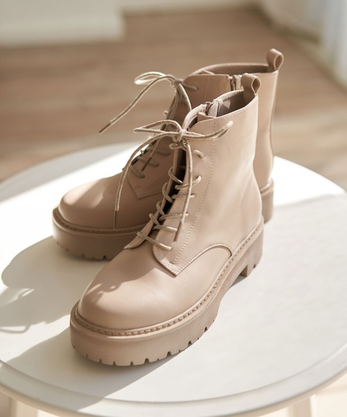 earth music&ecology(アースミュージックアンドエコロジー)の「ORiental TRaffic レースアップブーツ *(ブーツ・レディース・ベージュ/ブラック・M/S/L)」の2枚目の写真