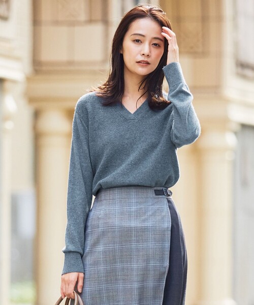 J.PRESS Ladies(J.プレス レディス)の「【洗える】CASHMERE BLEND Vネック ニット(ニット/セーター・レディース・アイボリー系/ライトグレー系/ベージュ系/ワイン系/ダルブルー系/スモーキーグリーン系/ふじ色系・SMALL)」の5枚目の写真