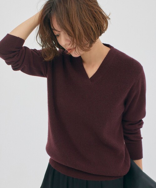 J.PRESS Ladies(J.プレス レディス)の「【洗える】CASHMERE BLEND Vネック ニット(ニット/セーター・レディース・アイボリー系/ライトグレー系/ベージュ系/ワイン系/ダルブルー系/スモーキーグリーン系/ふじ色系・SMALL)」の7枚目の写真