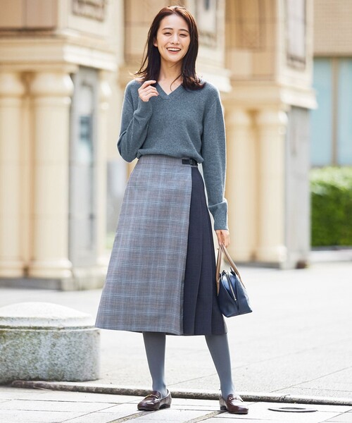 J.PRESS Ladies(J.プレス レディス)の「【洗える】CASHMERE BLEND Vネック ニット(ニット/セーター・レディース・アイボリー系/ライトグレー系/ベージュ系/ワイン系/ダルブルー系/スモーキーグリーン系/ふじ色系・SMALL)」の11枚目の写真