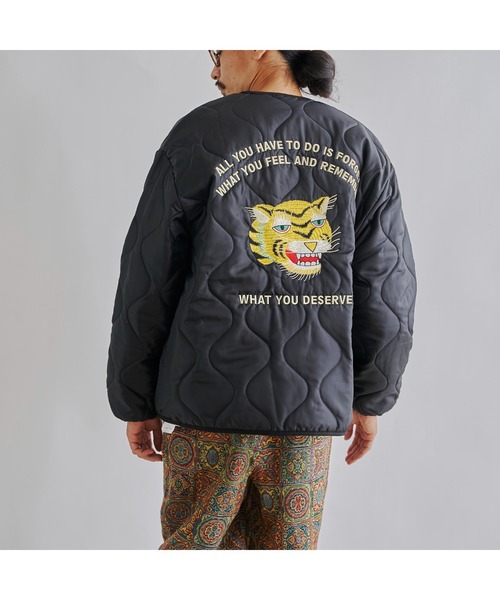 CPCM（シーピーシーエム）の「バック刺繍キルティングジャケット/キルティングライナー（ミリタリージャケット・メンズ・カーキ/ブラック・LARGE/MEDIUM）」の7枚目の写真