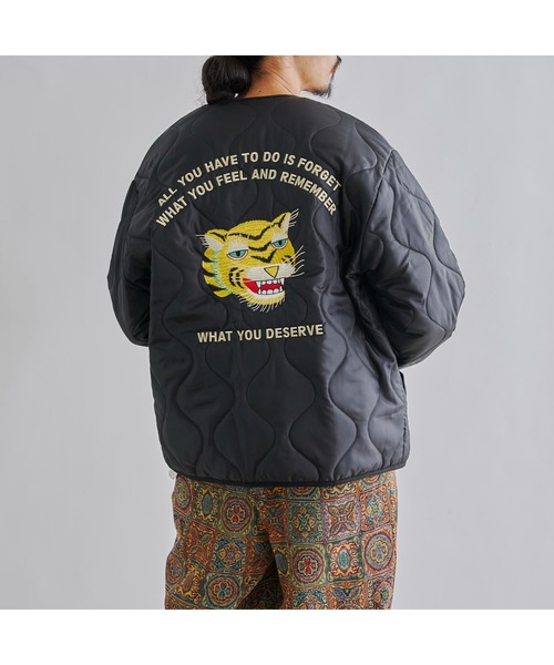 CPCM（シーピーシーエム）の「バック刺繍キルティングジャケット/キルティングライナー（ミリタリージャケット・メンズ・カーキ/ブラック・LARGE/MEDIUM）」の8枚目の写真