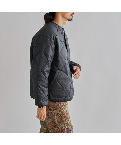 CPCM（シーピーシーエム）の「バック刺繍キルティングジャケット/キルティングライナー（ミリタリージャケット・メンズ・カーキ/ブラック・LARGE/MEDIUM）」の18枚目の写真