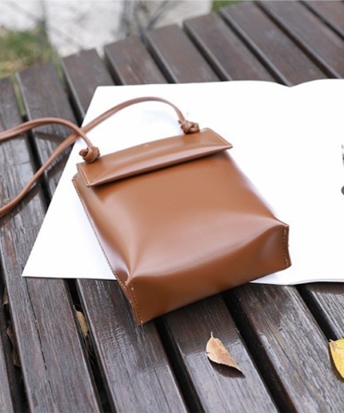 H.Warren（エイチウォーレン）の「ポシェットミニショルダー（ショルダーバッグ・レディース・ブラウン/ブラック/アイボリー・FREE）」の7枚目の写真