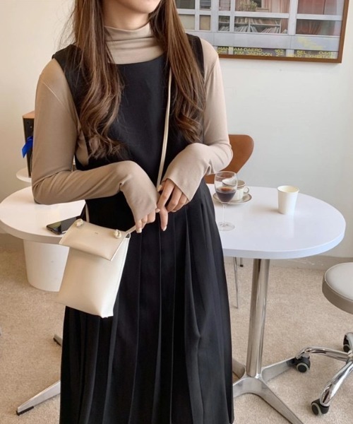 H.Warren（エイチウォーレン）の「ポシェットミニショルダー（ショルダーバッグ・レディース・ブラウン/ブラック/アイボリー・FREE）」の4枚目の写真