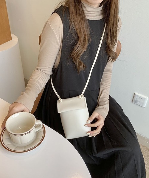 H.Warren（エイチウォーレン）の「ポシェットミニショルダー（ショルダーバッグ・レディース・ブラウン/ブラック/アイボリー・FREE）」の6枚目の写真