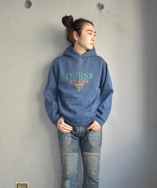 Guess（ゲス）の「【ヴィンテージ古着】90's GUESS/ゲス ロゴ プルオーバー パーカー（パーカー・メンズ・ネイビー・SMALL）」の3枚目の写真